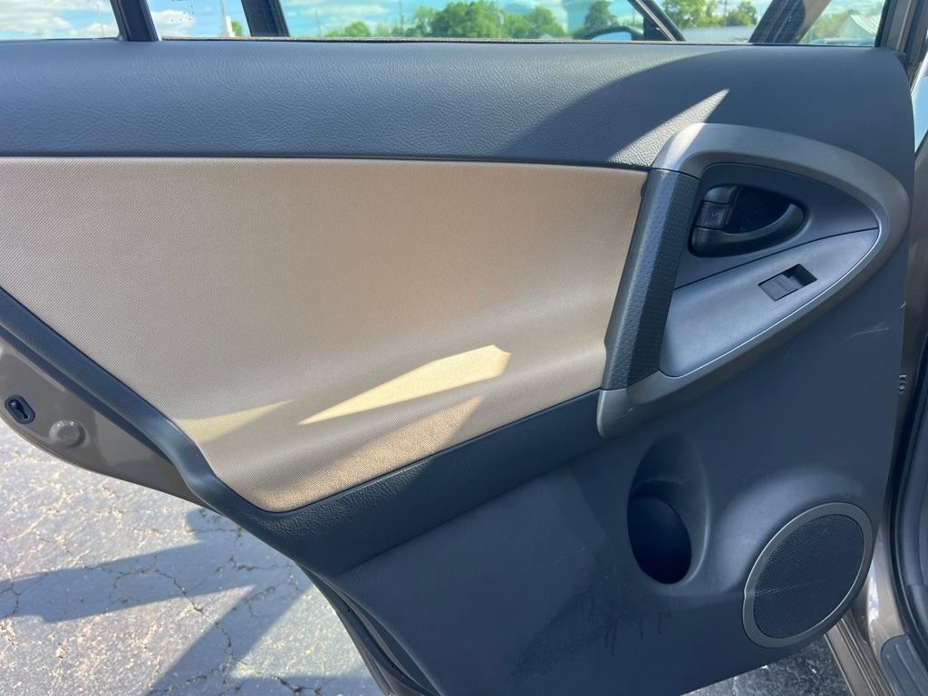 Toyota RAV4 4WD 4dr I4 (Natl) 2012