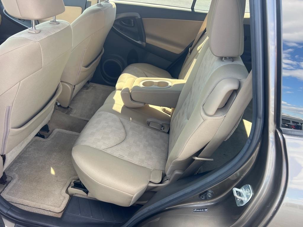 Toyota RAV4 4WD 4dr I4 (Natl) 2012