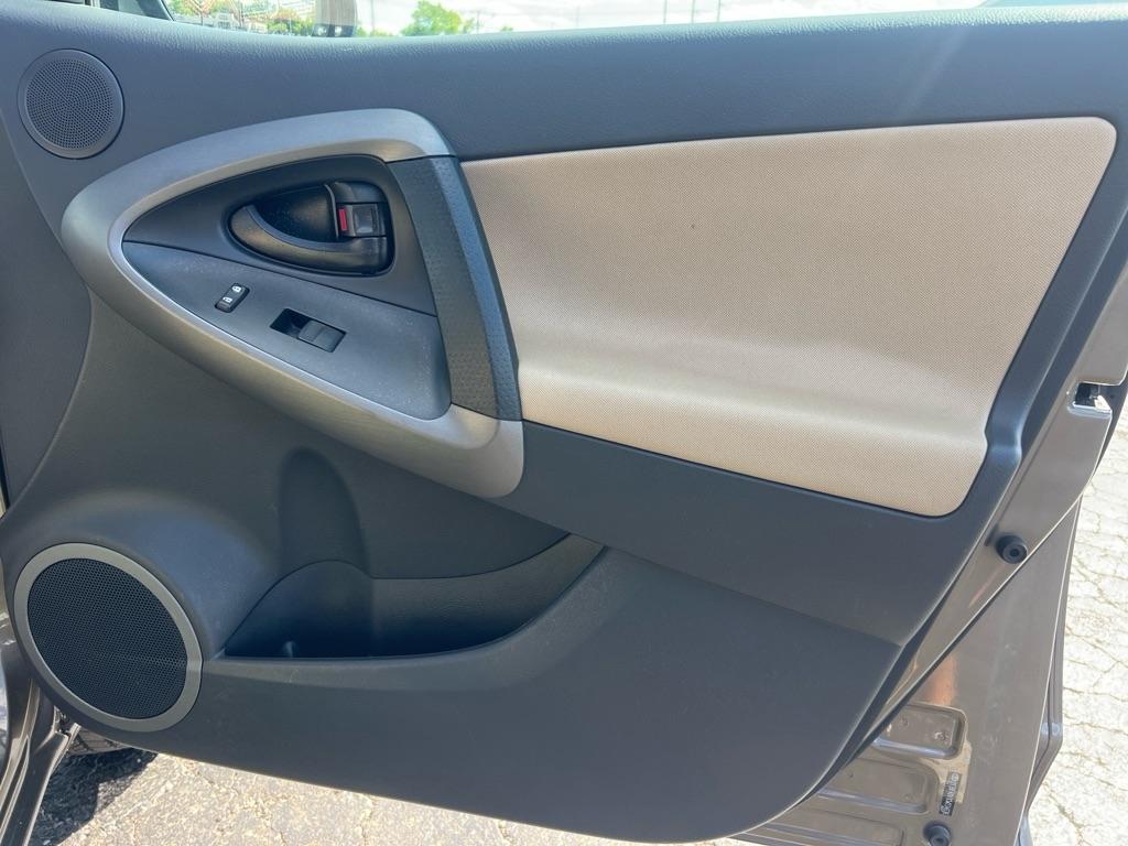 Toyota RAV4 4WD 4dr I4 (Natl) 2012