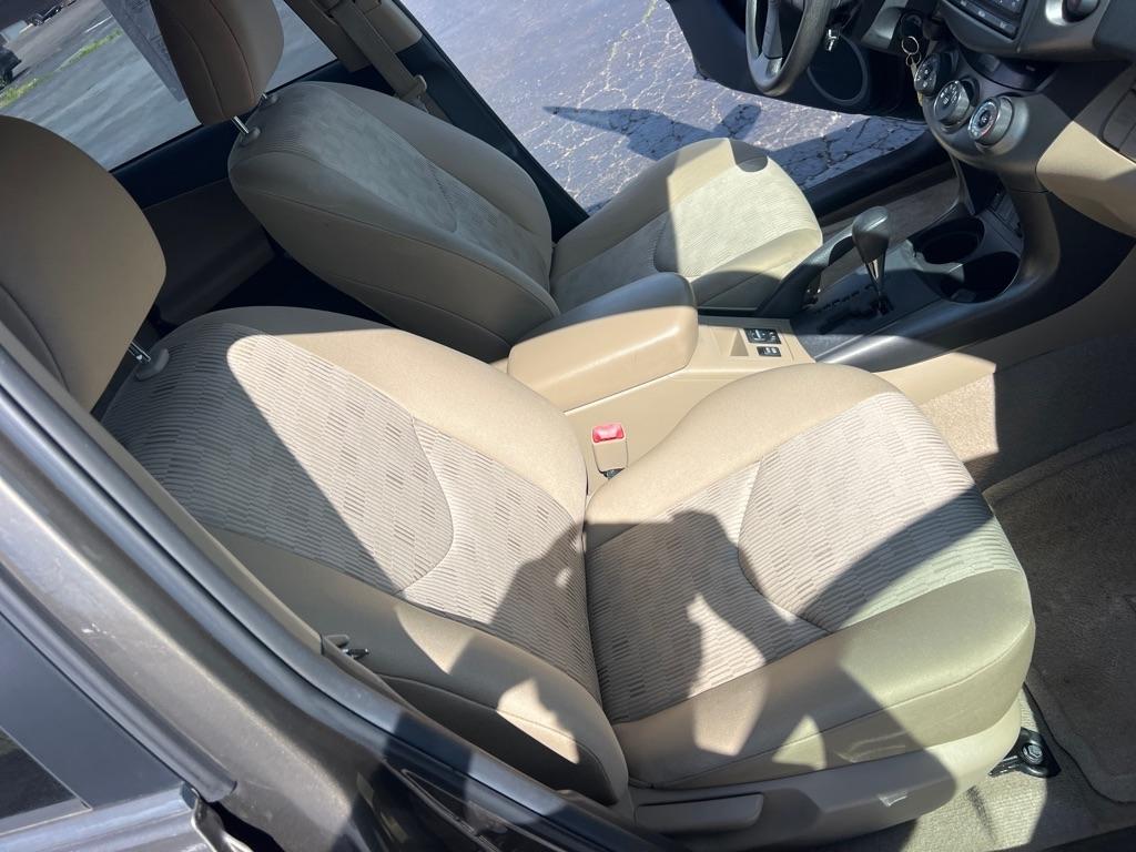 Toyota RAV4 4WD 4dr I4 (Natl) 2012
