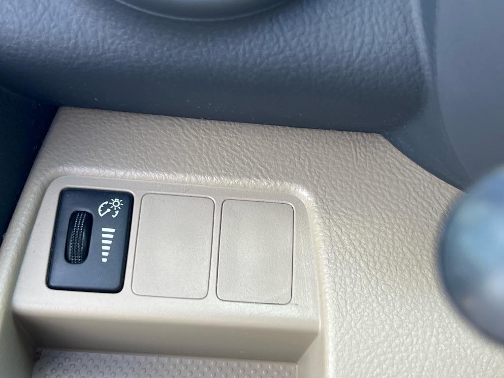 Toyota RAV4 4WD 4dr I4 (Natl) 2012