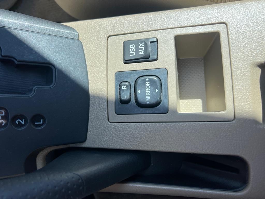Toyota RAV4 4WD 4dr I4 (Natl) 2012