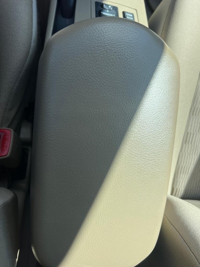 Toyota RAV4 4WD 4dr I4 (Natl) 2012