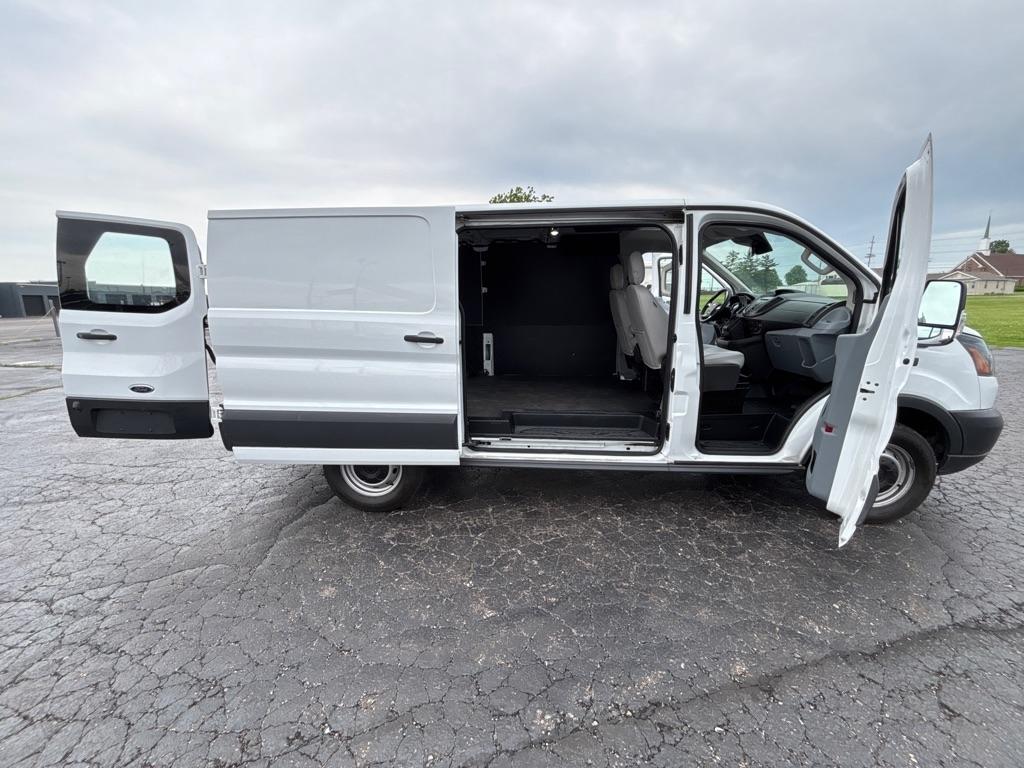 Ford Transit Van T-150 130" Low Rf 8600 GVWR Sliding RH Dr 2018