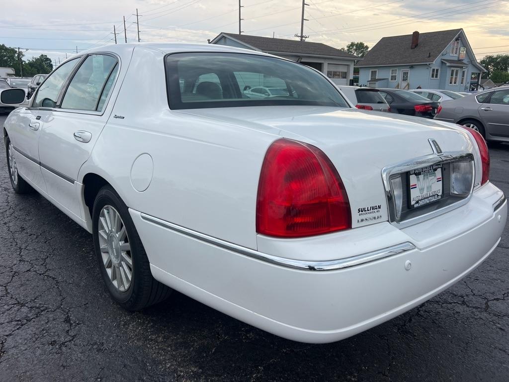 Lincoln Town Car 4dr Sdn Signature 2003