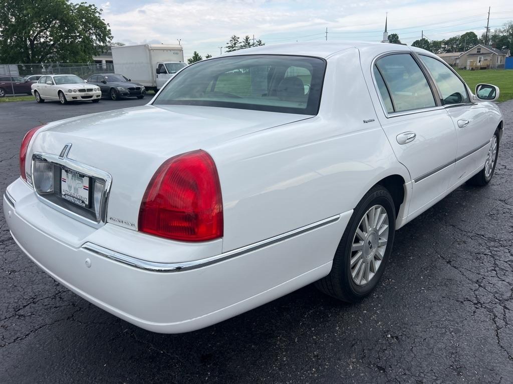 Lincoln Town Car 4dr Sdn Signature 2003