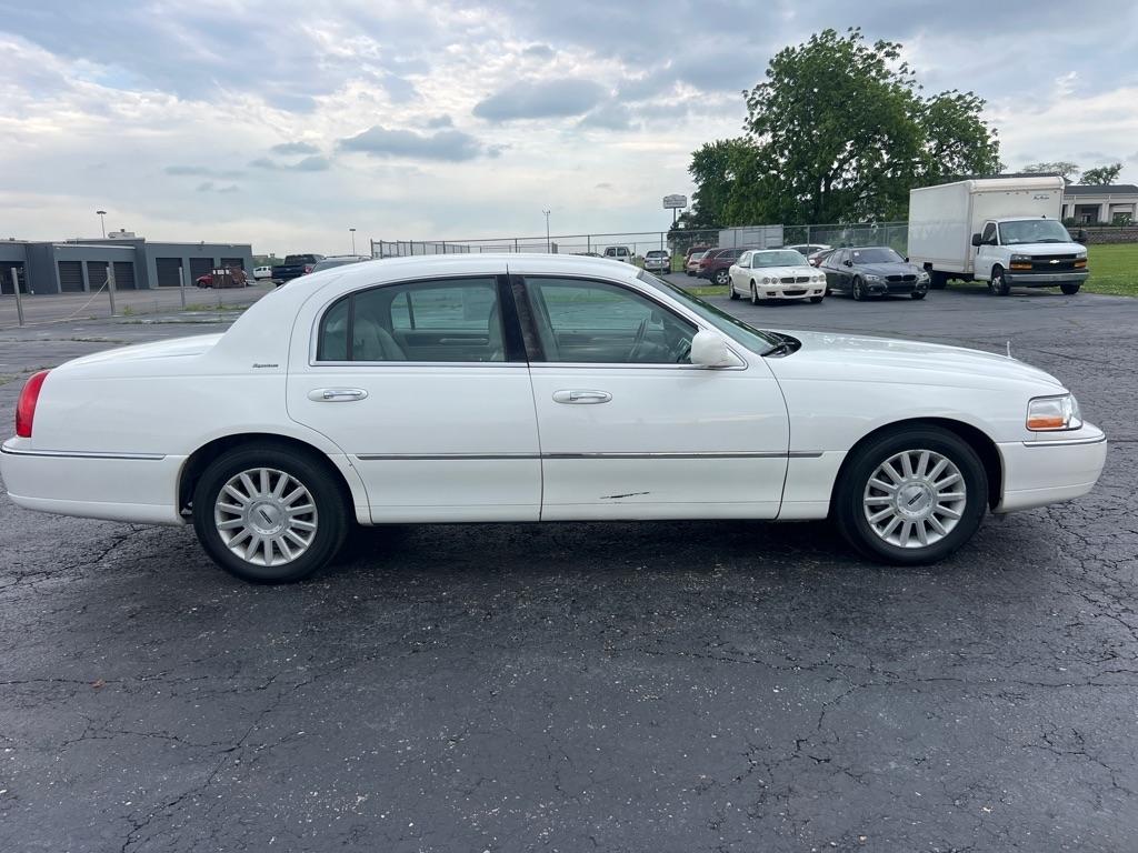 Lincoln Town Car 4dr Sdn Signature 2003