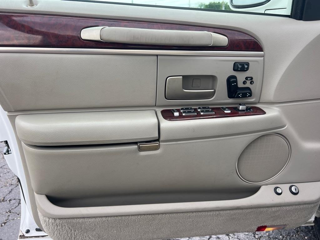 Lincoln Town Car 4dr Sdn Signature 2003