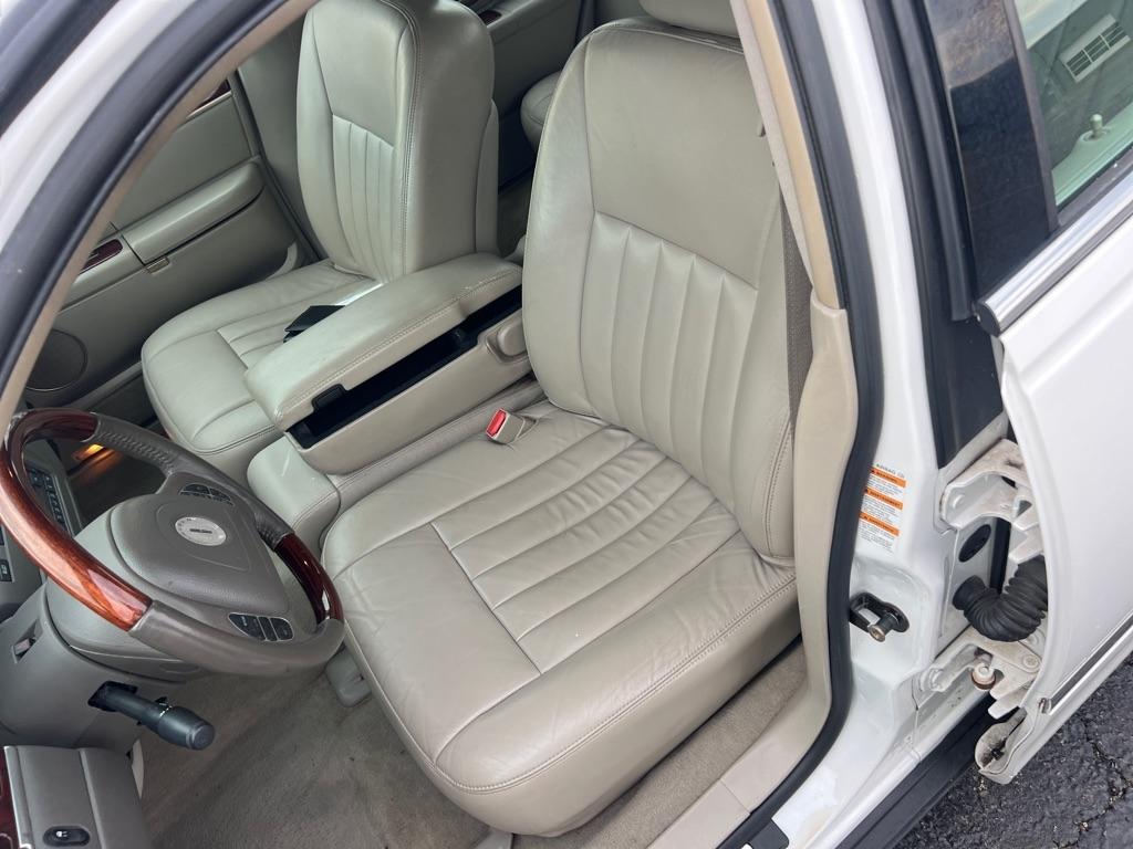 Lincoln Town Car 4dr Sdn Signature 2003