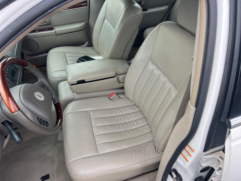 Lincoln Town Car 4dr Sdn Signature 2003