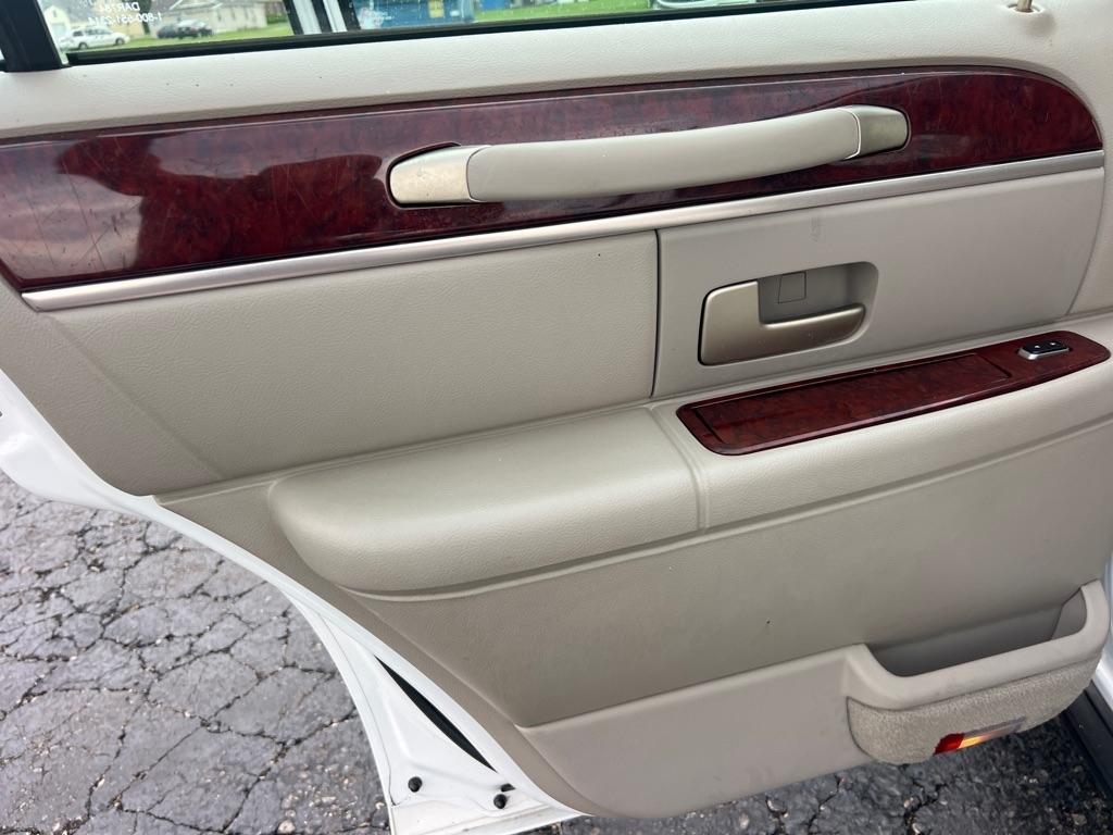 Lincoln Town Car 4dr Sdn Signature 2003