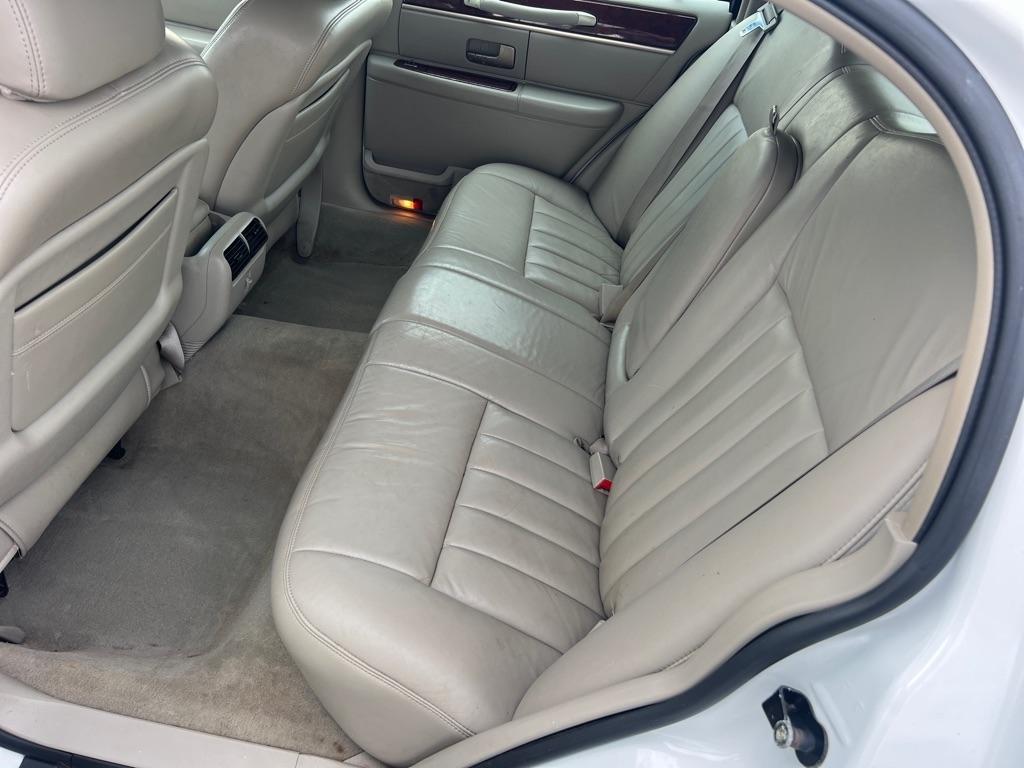Lincoln Town Car 4dr Sdn Signature 2003