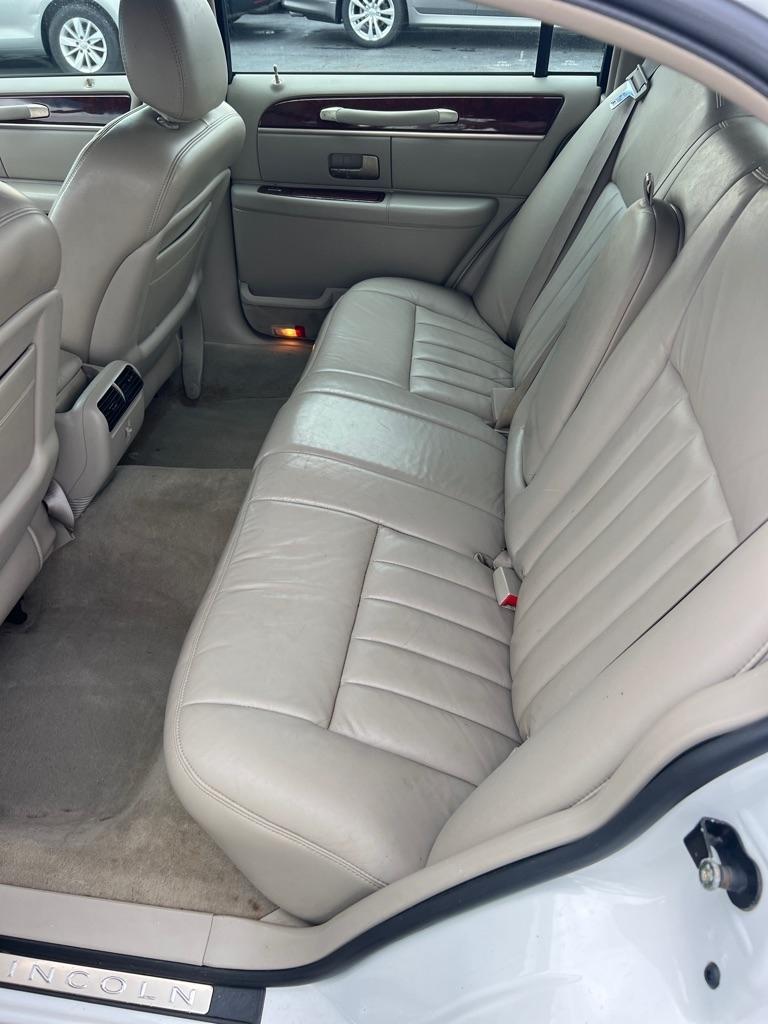 Lincoln Town Car 4dr Sdn Signature 2003