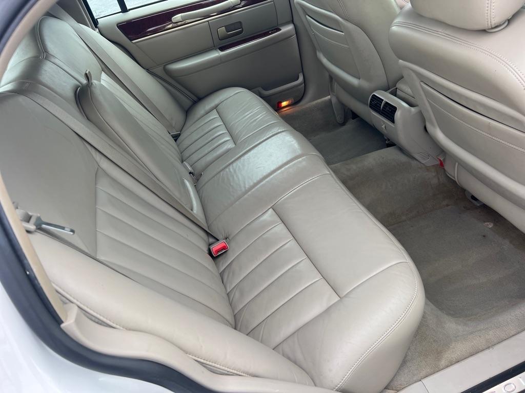 Lincoln Town Car 4dr Sdn Signature 2003