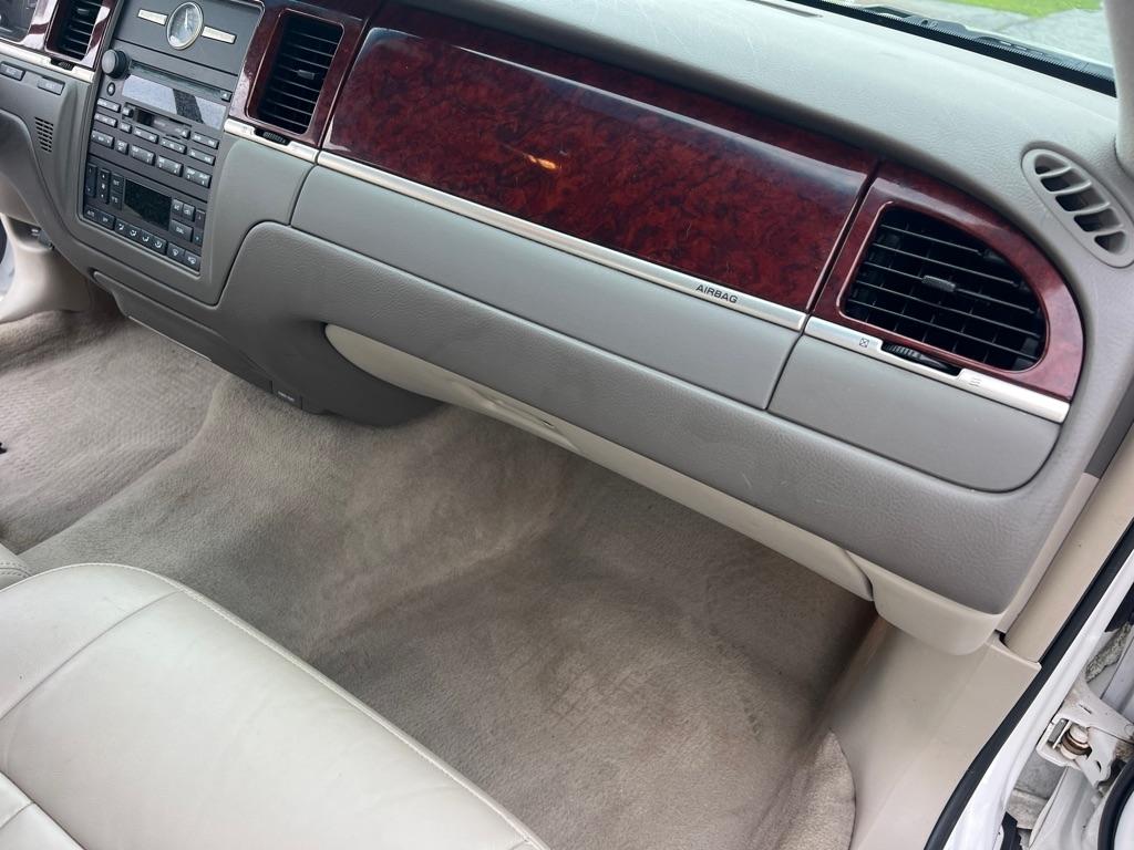 Lincoln Town Car 4dr Sdn Signature 2003
