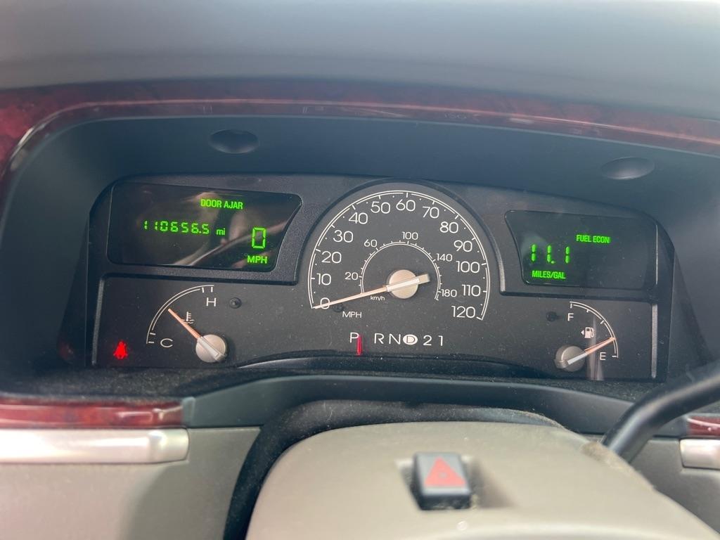 Lincoln Town Car 4dr Sdn Signature 2003