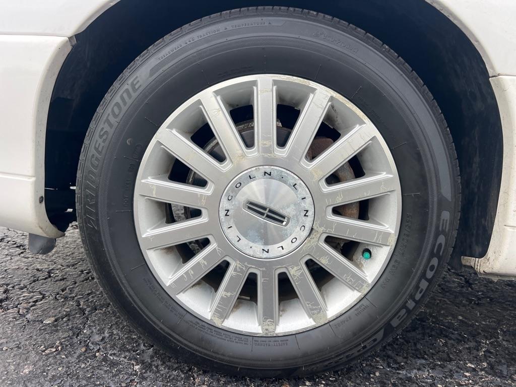 Lincoln Town Car 4dr Sdn Signature 2003