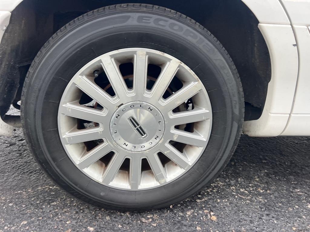 Lincoln Town Car 4dr Sdn Signature 2003