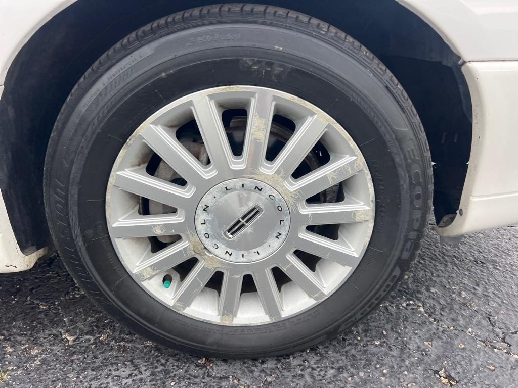 Lincoln Town Car 4dr Sdn Signature 2003