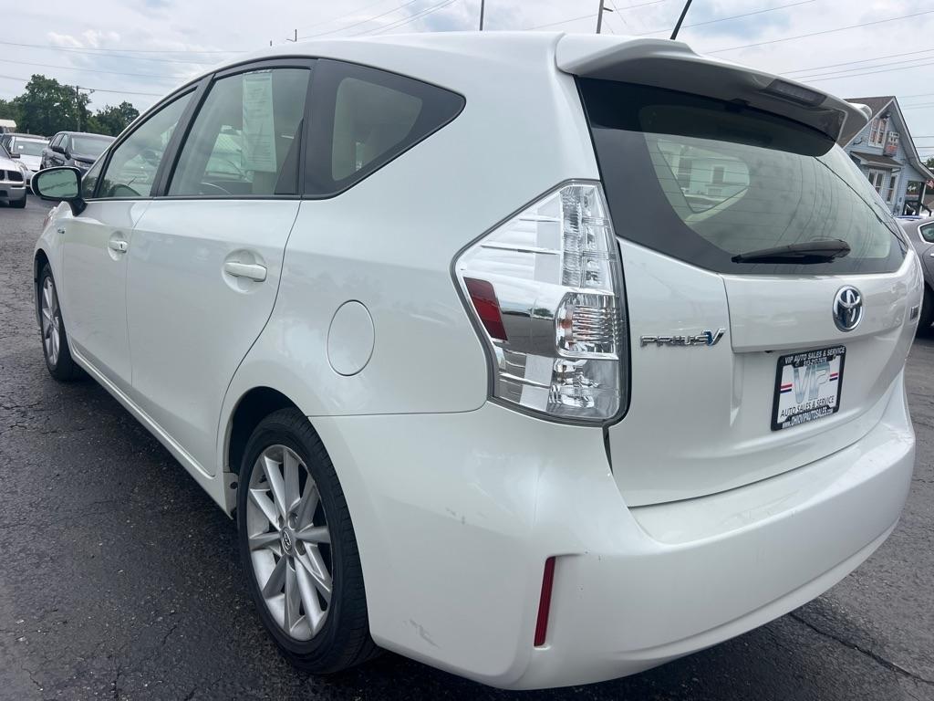 Toyota Prius V 5dr Wgn Three (Natl) 2013