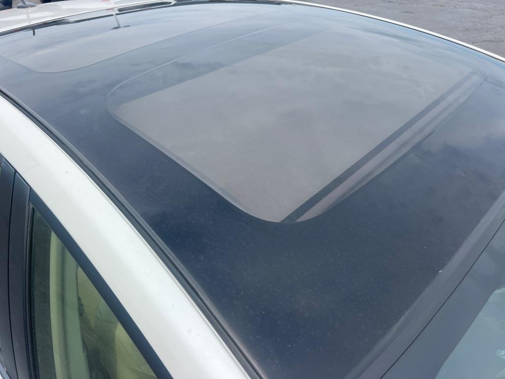 Toyota Prius V 5dr Wgn Three (Natl) 2013