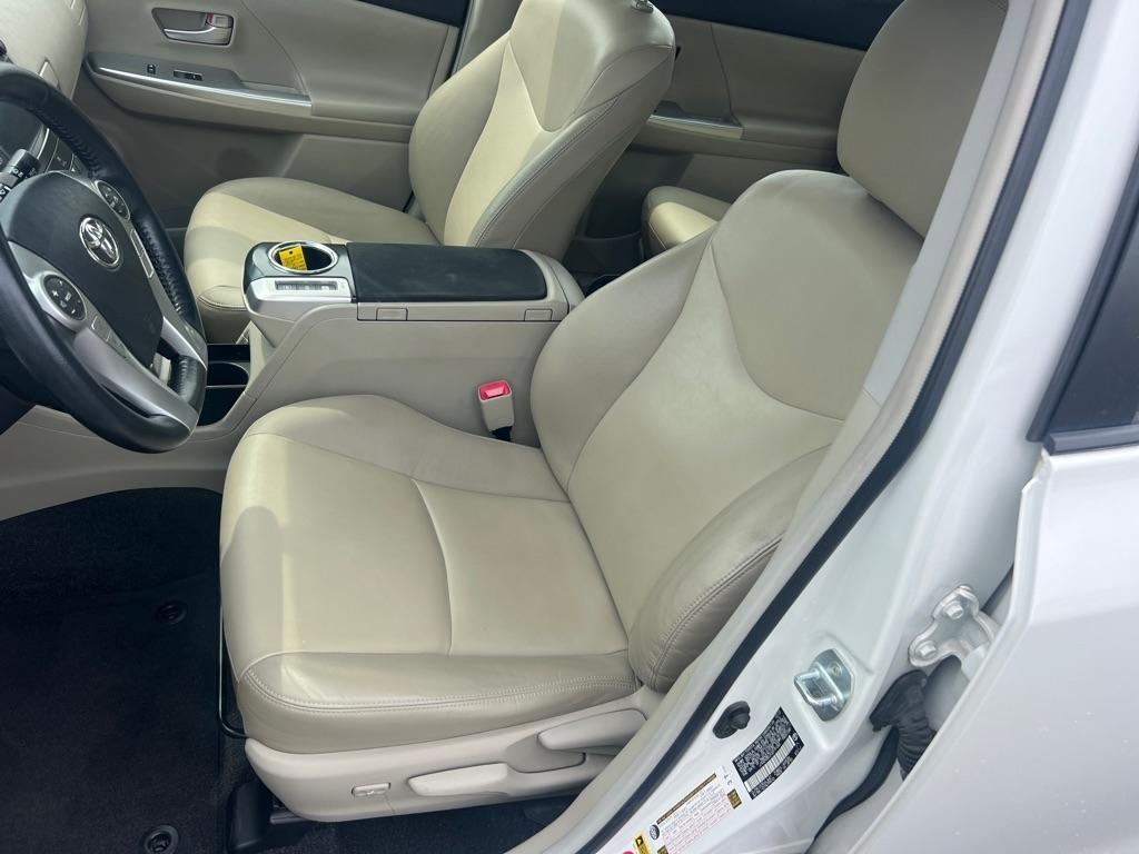 Toyota Prius V 5dr Wgn Three (Natl) 2013