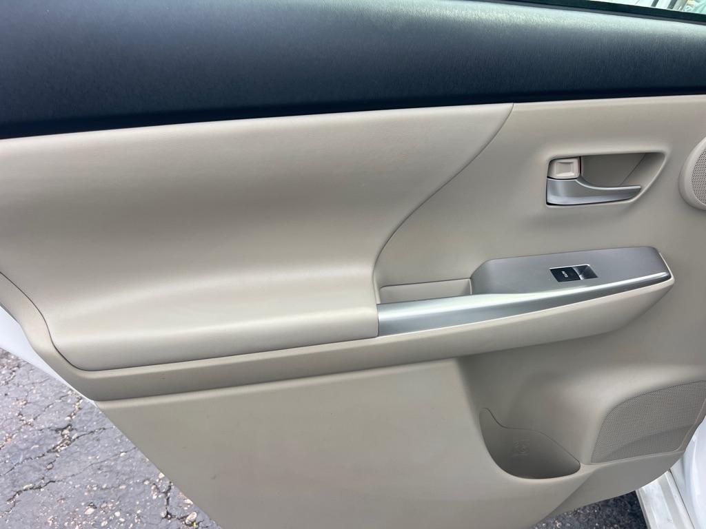 Toyota Prius V 5dr Wgn Three (Natl) 2013