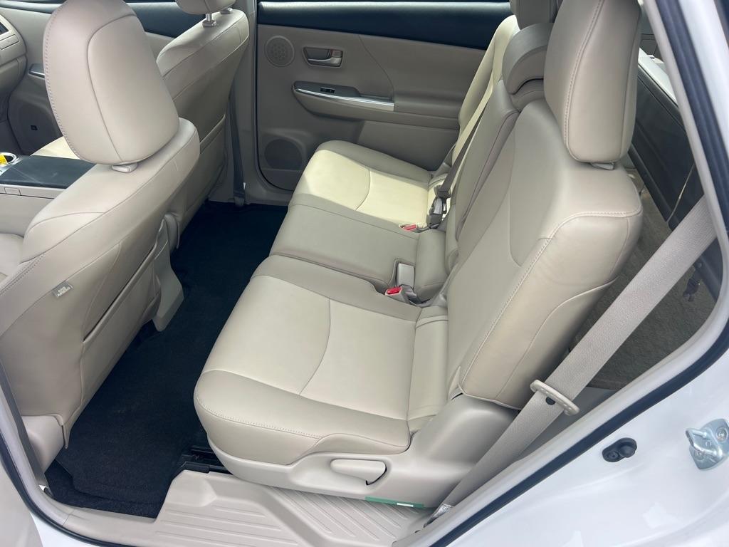Toyota Prius V 5dr Wgn Three (Natl) 2013