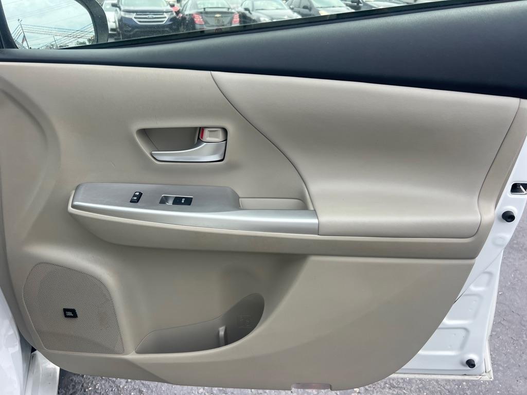 Toyota Prius V 5dr Wgn Three (Natl) 2013