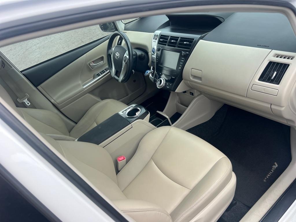 Toyota Prius V 5dr Wgn Three (Natl) 2013
