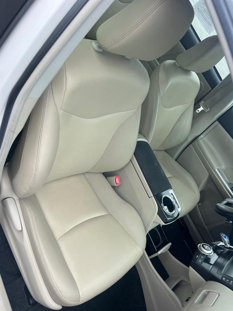 Toyota Prius V 5dr Wgn Three (Natl) 2013