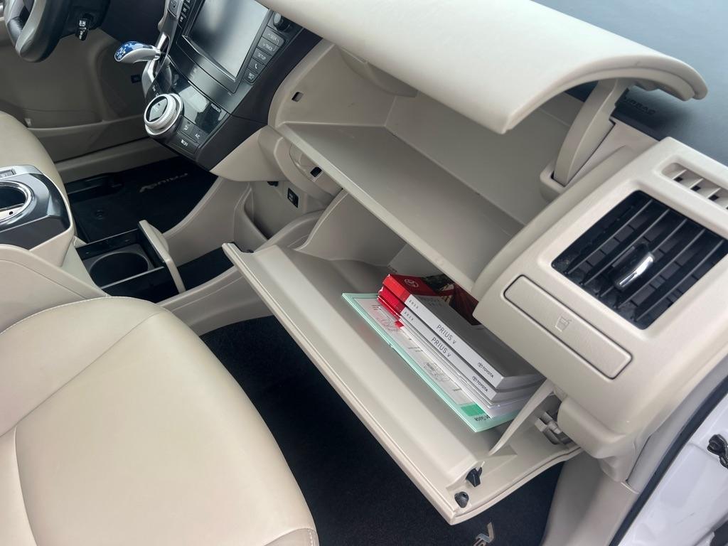 Toyota Prius V 5dr Wgn Three (Natl) 2013