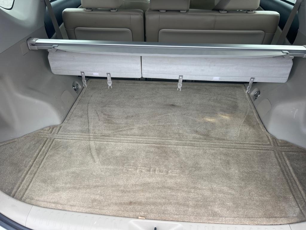 Toyota Prius V 5dr Wgn Three (Natl) 2013