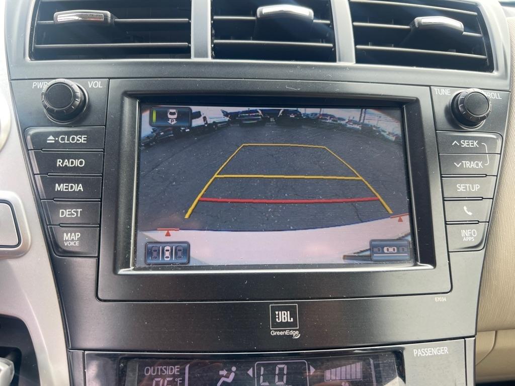 Toyota Prius V 5dr Wgn Three (Natl) 2013