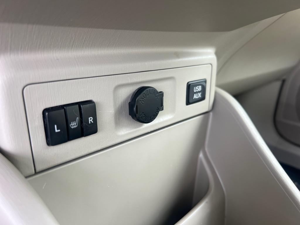 Toyota Prius V 5dr Wgn Three (Natl) 2013