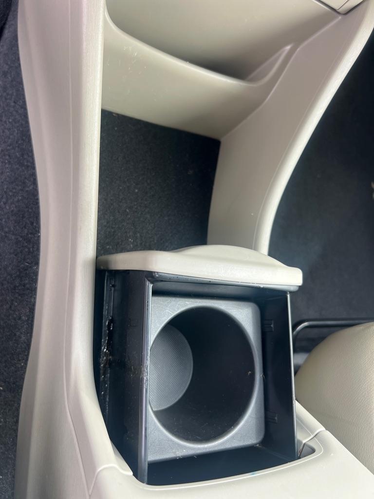 Toyota Prius V 5dr Wgn Three (Natl) 2013
