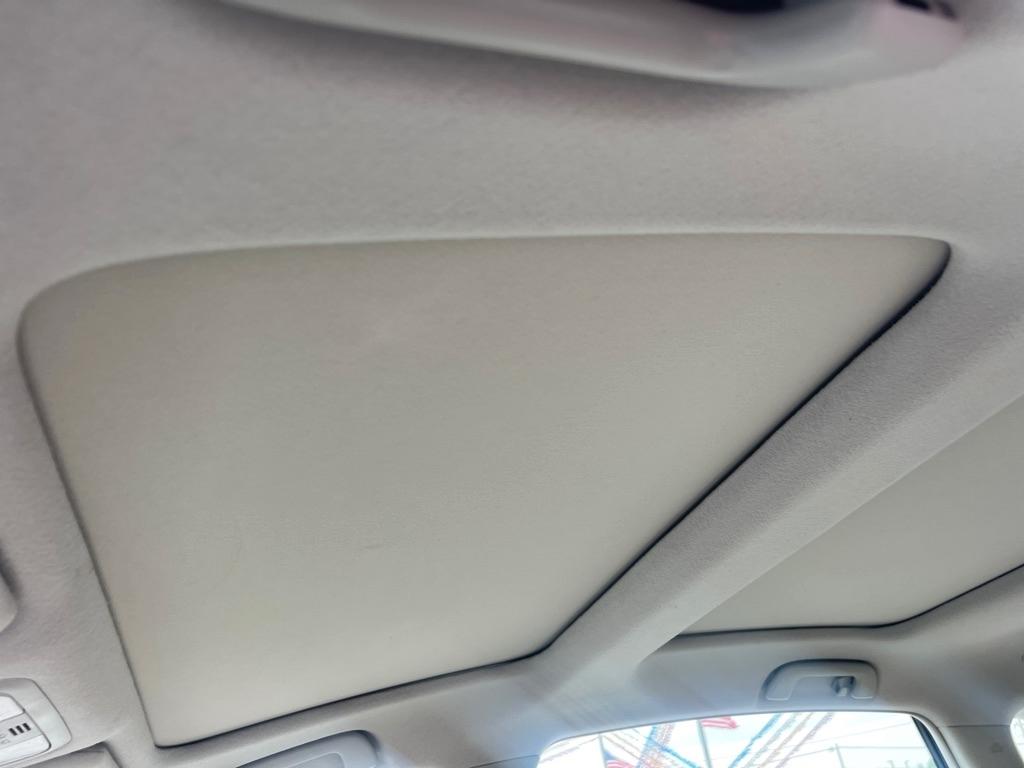 Toyota Prius V 5dr Wgn Three (Natl) 2013