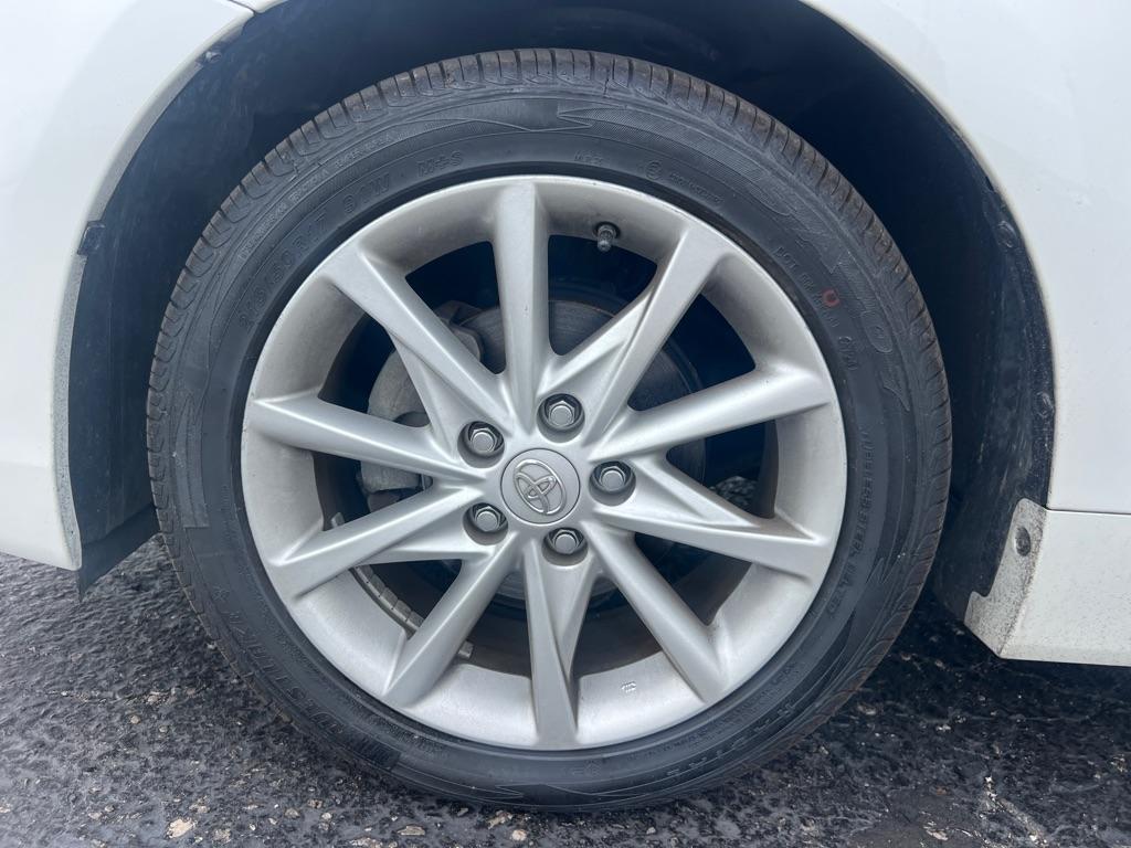 Toyota Prius V 5dr Wgn Three (Natl) 2013