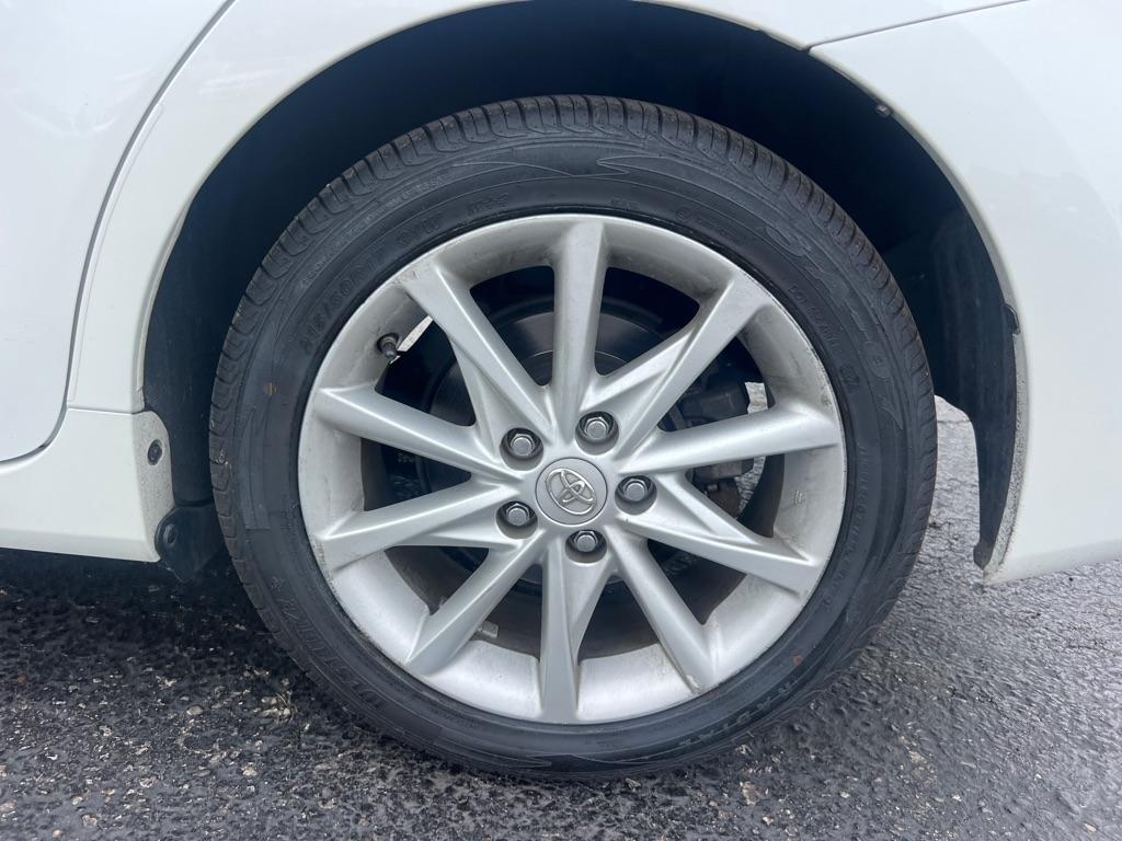 Toyota Prius V 5dr Wgn Three (Natl) 2013