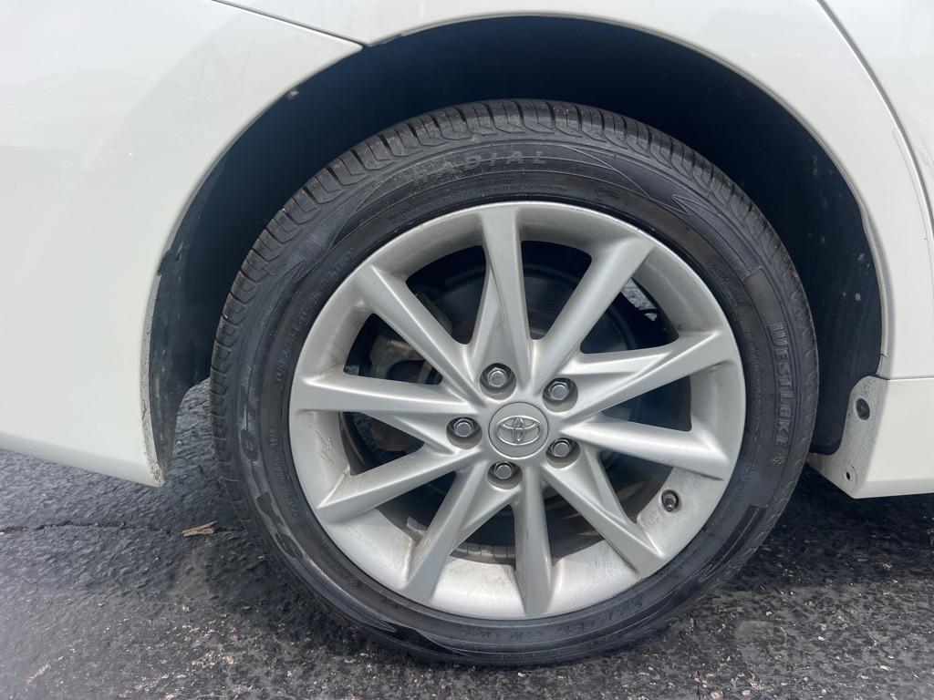 Toyota Prius V 5dr Wgn Three (Natl) 2013