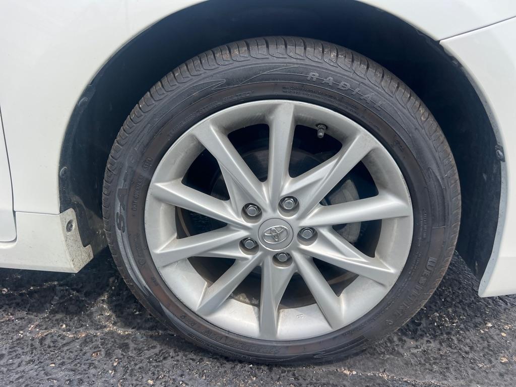 Toyota Prius V 5dr Wgn Three (Natl) 2013
