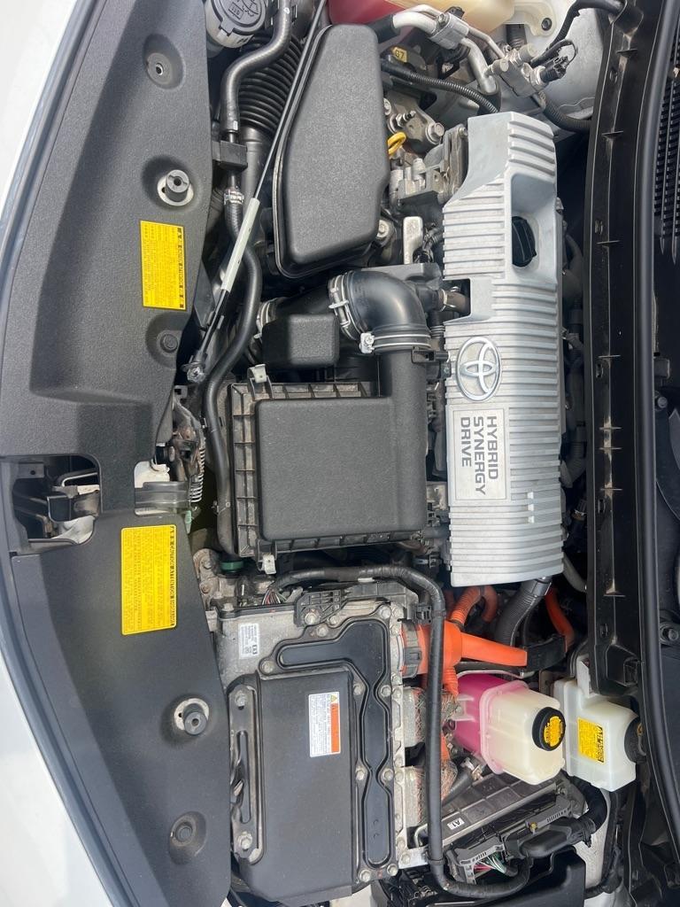 Toyota Prius V 5dr Wgn Three (Natl) 2013
