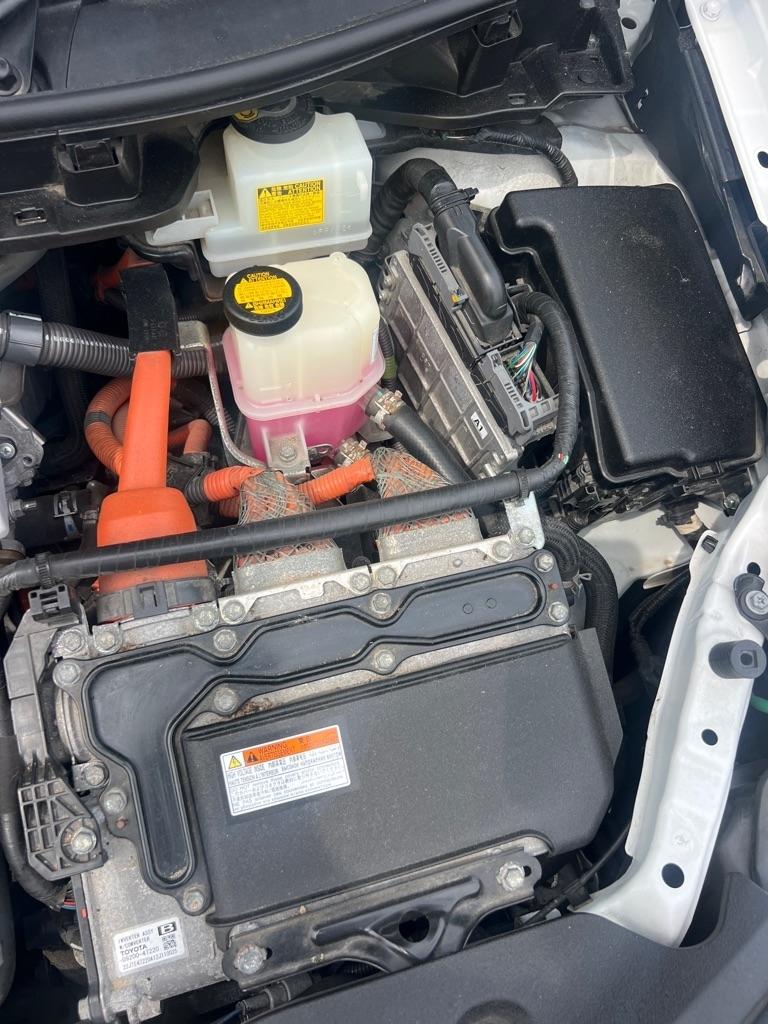 Toyota Prius V 5dr Wgn Three (Natl) 2013