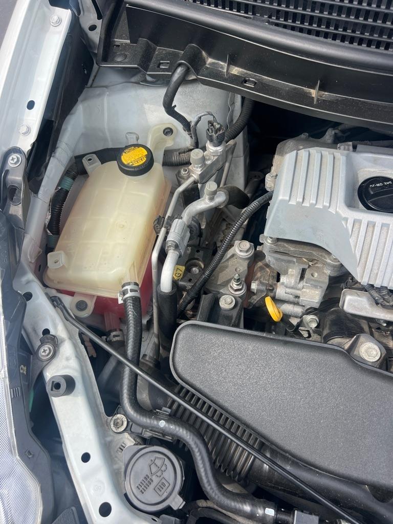 Toyota Prius V 5dr Wgn Three (Natl) 2013