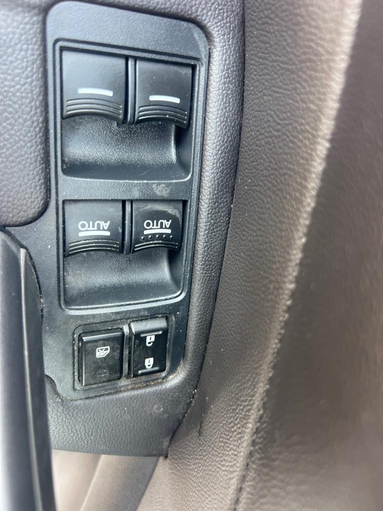 Acura TL 4dr Sdn 2WD 2010