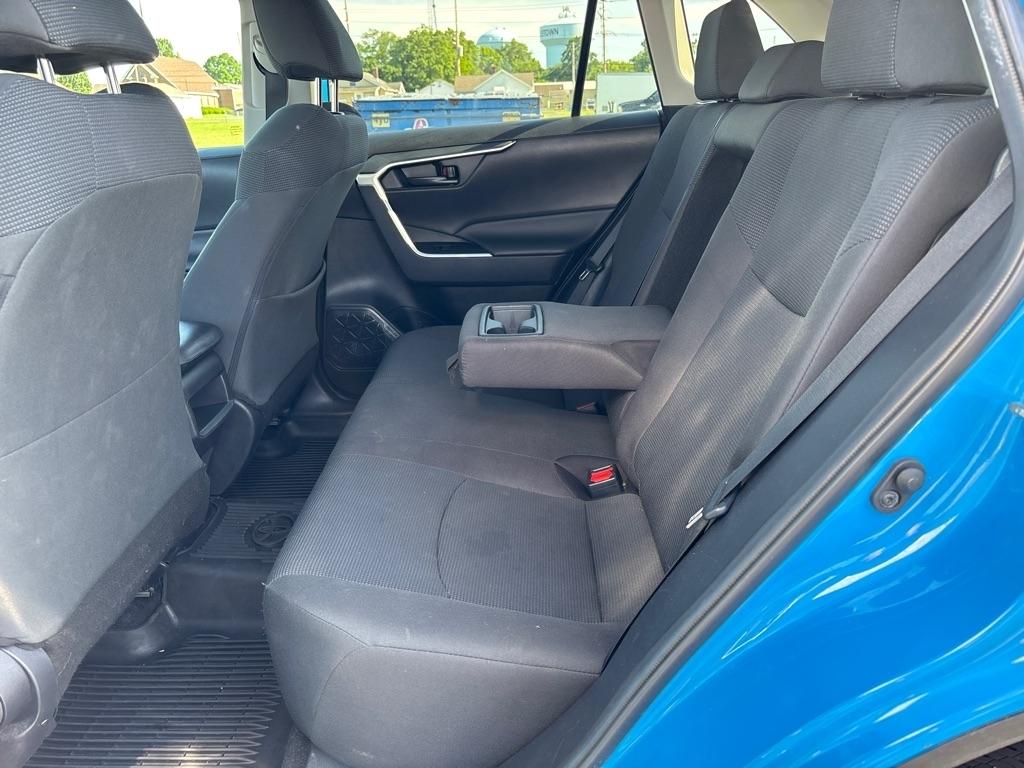 Toyota RAV4 LE AWD (Natl) 2020