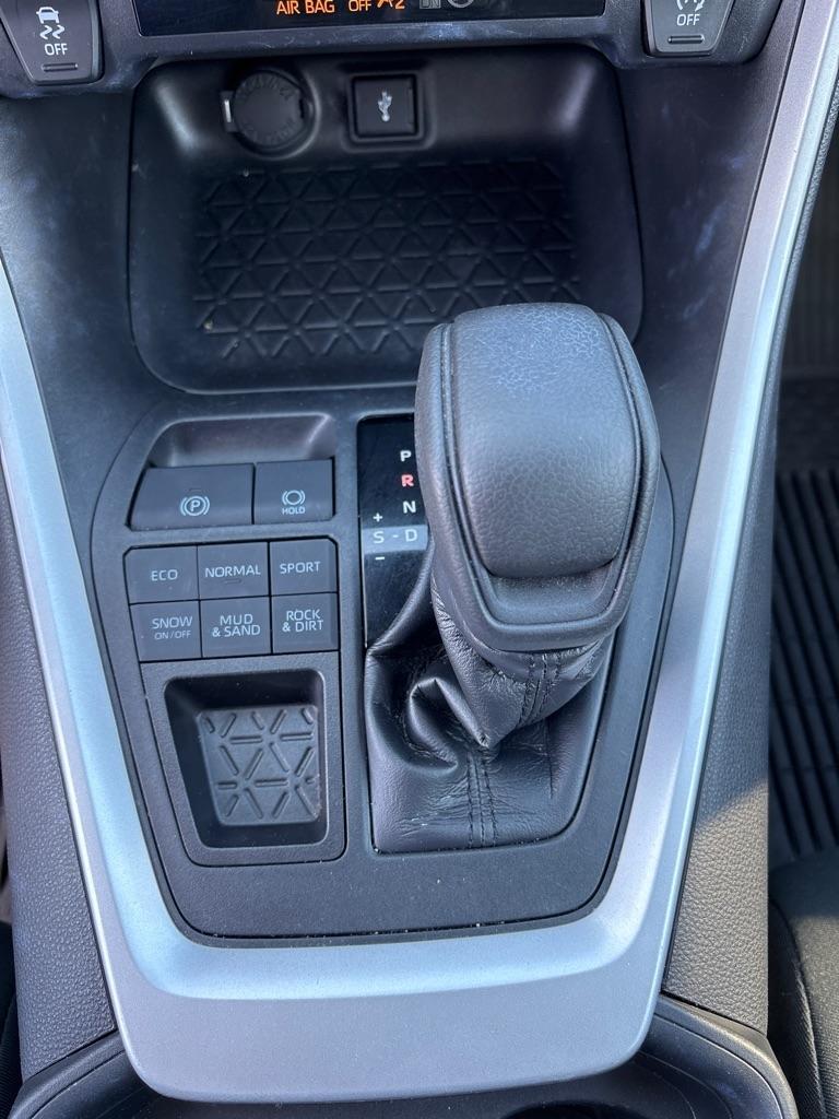 Toyota RAV4 LE AWD (Natl) 2020