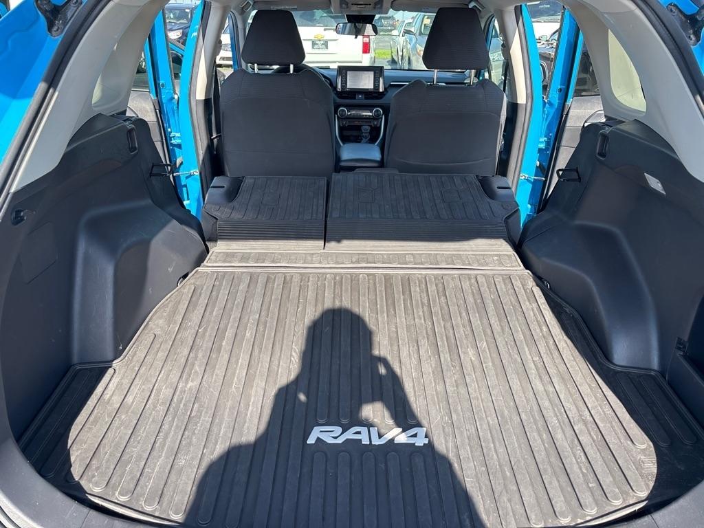 Toyota RAV4 LE AWD (Natl) 2020