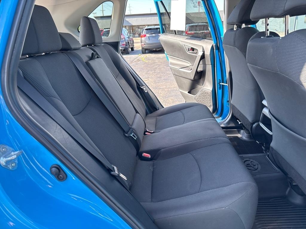 Toyota RAV4 LE AWD (Natl) 2020