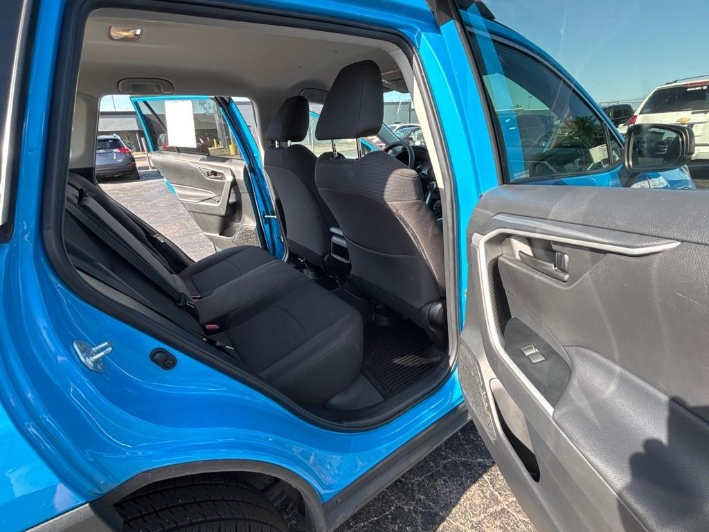 Toyota RAV4 LE AWD (Natl) 2020